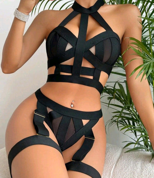 Strappy black set