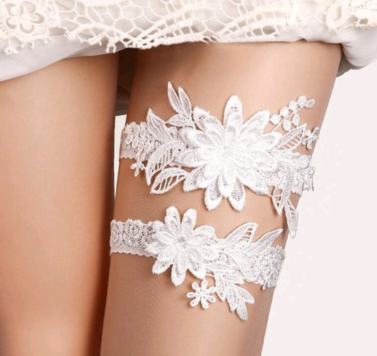 White garter set of 2